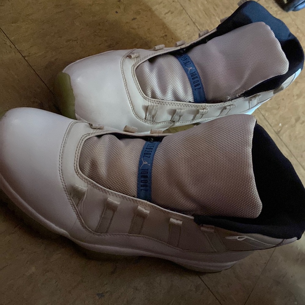 Air Jordan 11 Retro Legend Blue